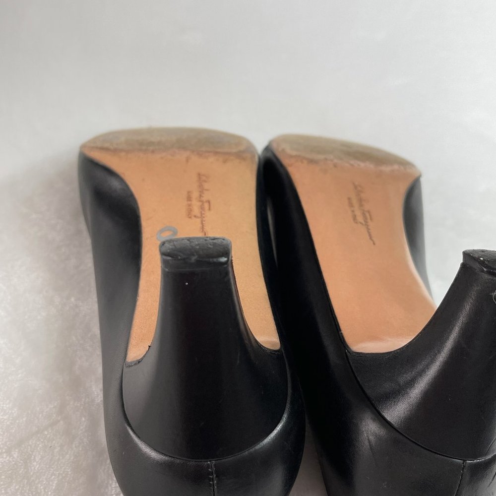 Auc Ferragamo Gold Logo kitten heel leather shoes - Picture 10 of 11